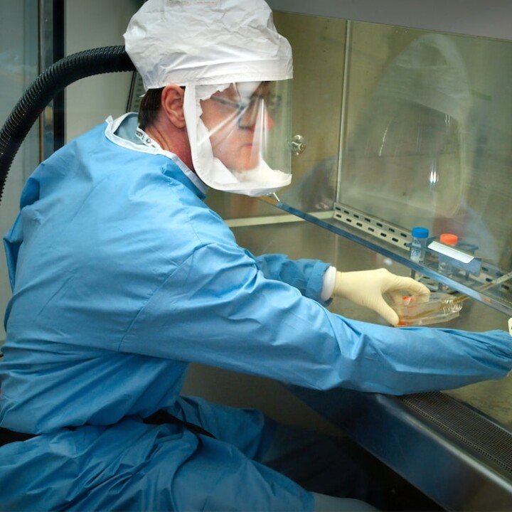 Biologist (Biolog)