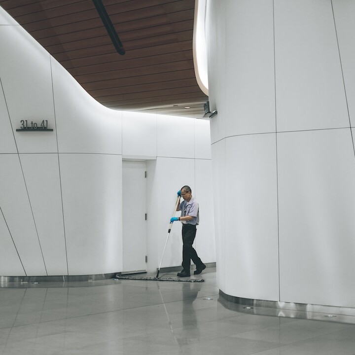 Janitor (Petugas Kebersihan)